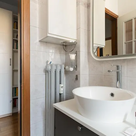 Guesthost - Cozy In Dergano Mailand